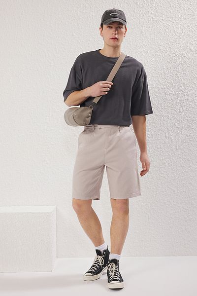 Trendyol Collection Ανδρικό σορτς και βερμούδες με πέτρινη κανονική εφαρμογή Brit Closure Gabardine TMNSS25SR00012