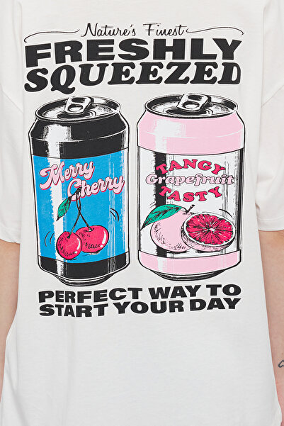 Trendyol Collection Εκρού Χρώμα Oversize εμπριμέ βαμβακερό μπλουζάκι - TWOSS25TS00073