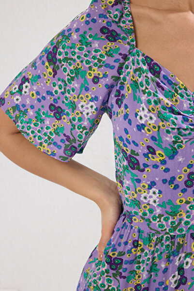 Trendyol Collection Fioletowa tkana sukienka midi w kształcie litery A z bufiastymi rękawami i kwiatowym nadrukiem TWOSS20EL2323