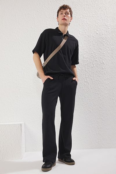 Trendyol Collection Schwarze Waffel-Jogginghose mit weitem Bein und weitem Schnitt – TMNSS25EA00000