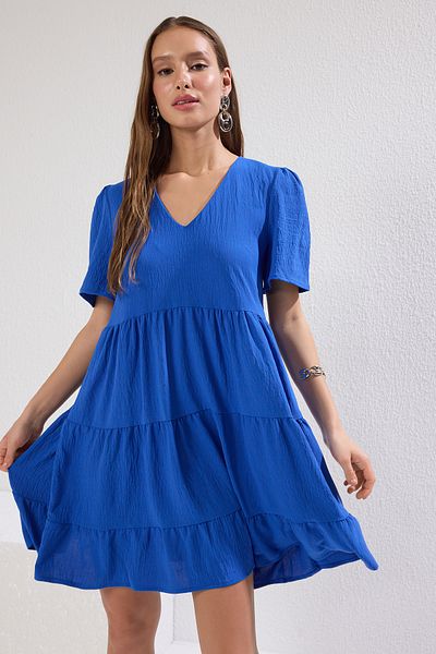 Trendyol Collection Mini indigové šaty s výstřihem do V - Tkané TWOSS20EL0400 širokého střihu