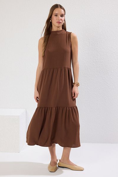 Trendyol Collection Hnědé střihové midi tkané šaty TWOSS20EL1864 se stojáčkem