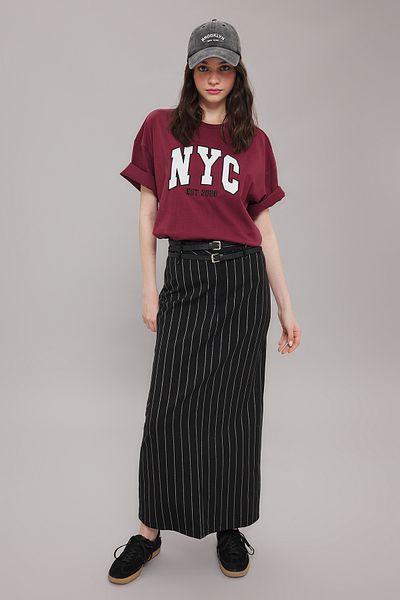 Trendyol Collection Burgunderfarbenes, besticktes, übergroßes Strick-T-Shirt – 100 % Baumwolle TWOSS25TS00069