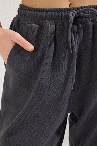 Trendyol Collection Anthracite Thessaloniki Comfortable Fit Pocket Knitted Sports Sweatpants TWOAW21EA0168
