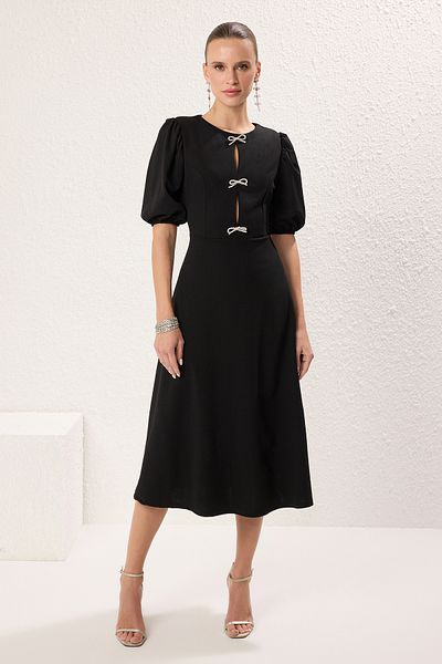 Trendyol Collection Schwarzes gestricktes A-Linien-Kleid mit Schleife TPRSS25EL00234