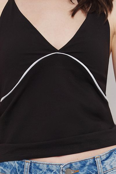 Trendyol Collection Dehnbare, gestrickte schwarze Bluse – TWOSS25BZ00153 mit Hosenträgern, Paspelierung
