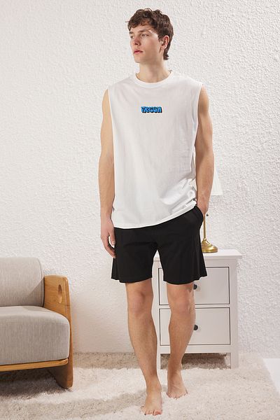Trendyol Collection Ecru-schwarzes Strick-Pyjama-Set – Sportler-Shorts mit normaler Passform TMNSS25PT00022