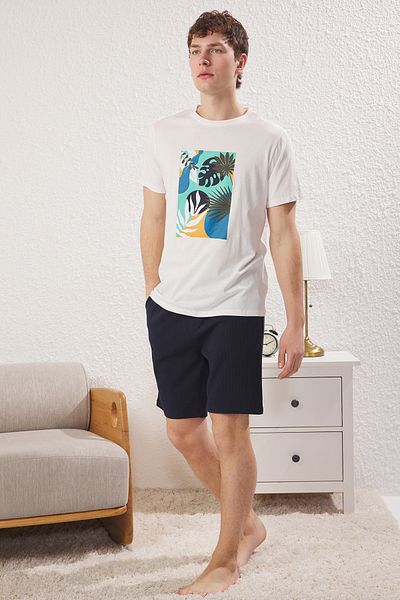 Trendyol Collection Waffelstrick-Pyjama-Set mit Shorts – Ecru und Marineblau, normale Passform, bedruckt TMNSS25PT00025