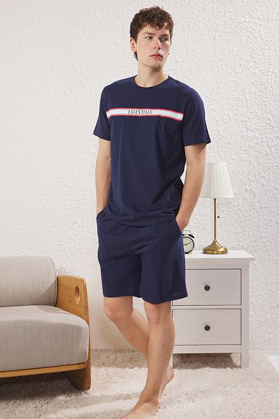 Trendyol Collection Pletená pyžamová souprava v námořnické modré Regular Fit s potiskem Tmnss25Pt00016
