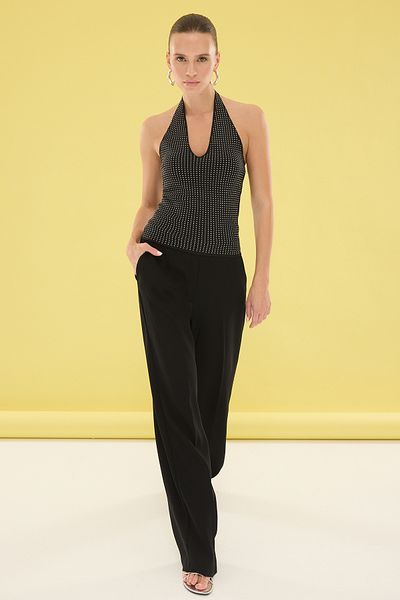 Trendyol Collection Czarna bluzka z dzianiny Halter Strap z kryształkami Twoss25Bz00323