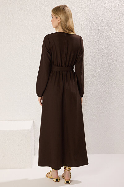 Trendyol Modest Hnědé tkané šaty s páskem Tctss25Eb00096