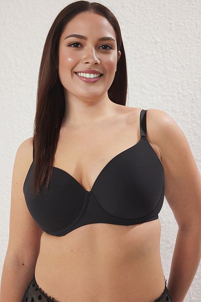 Trendyol Curve حمالة صدر سوداء ذات كوب ثابت مقاس كبير TBBSS25CW00001