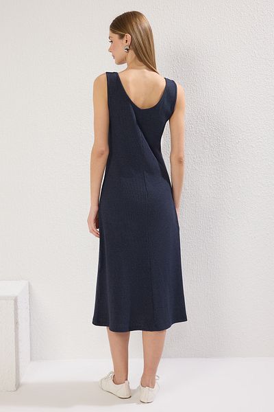 Trendyol Collection Rochie tricotată elastică de lungime midi indigo - guler de piscină, aspect tricotaj TWOSS22EL2964