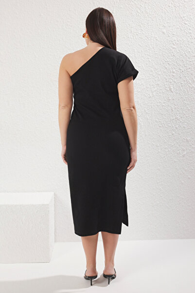 Trendyol Curve Schwarzes Camisole-Strickkleid in Übergröße