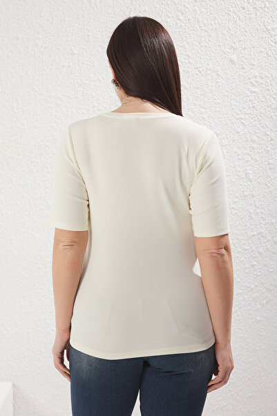 Trendyol Curve Nagy méretű Ecru kötött Bodycon blúz - TBBSS25AF00104