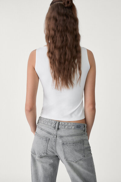 Stradivarius Geniş yaka kolsuz t-shirt