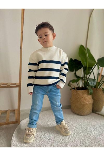 Yavrumsa Striped Sweater and Jeans Combination