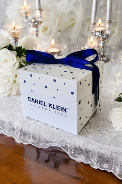 Daniel Klein Lacivert Renk Hediyelerinize Şıklık ve Anlam Katmak İçin Tasarlanmış Kurdele Detaylı Hediye Kutusu