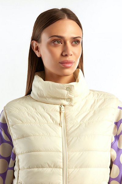 United Colors of Benetton Women / Girls Cream Vest (Model Code: 124A2Twddj003)