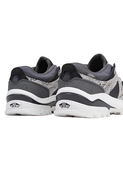 Vans Ua Amzn Trailhead Men's Multicolored Sports Shoes