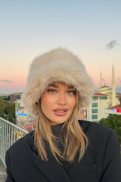 Mollycrush Luxury Women's Beige Long Furry Faux Fur Plush Russian Slavic Style Bucket Heart Hat