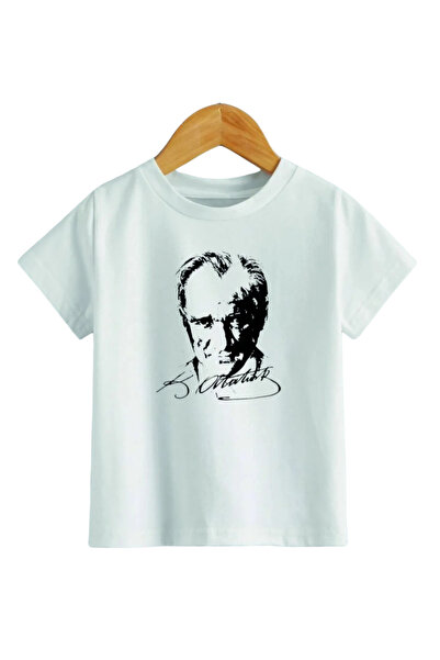 kısmet sepeti Λευκό μπλουζάκι με στάμπα Ατατούρκ και λεπτομέρεια υπογραφής