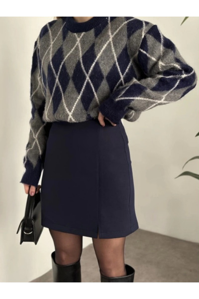 Aura 7 Collection Kadın Giyim Yırtmaç Detaylı Şehir Boy Şortlu Etek