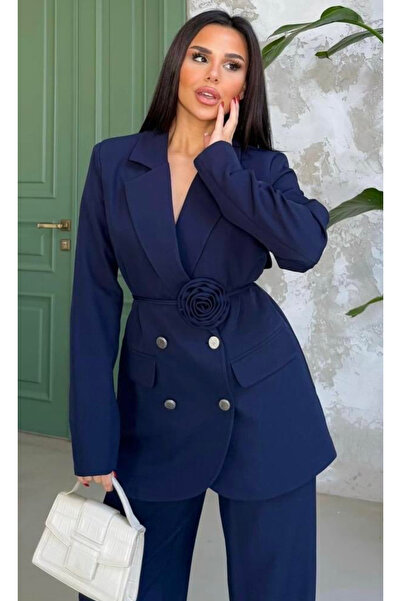 pembekurdelem Kadın Gül Detaylı Ceket Pantolon Takım Lacivert