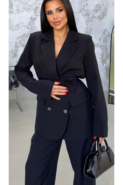 pembekurdelem Kadın Gül Detaylı Ceket Pantolon Takım Siyah