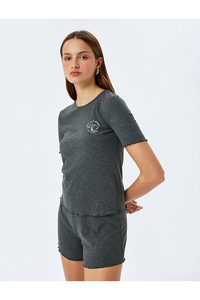 Koton Kurzärmliges Pyjama-Set mit Rundhalsausschnitt und Stickerei-Detail