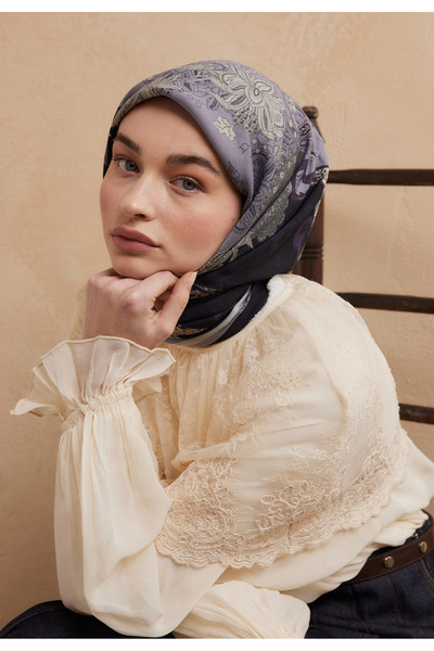 Fresh باميلا السوداء: وشاح حريري منسوج بنمط سيينا