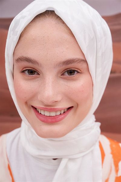 carell شال حريري إيطالي من قماش الجاكار بنقش مربعات