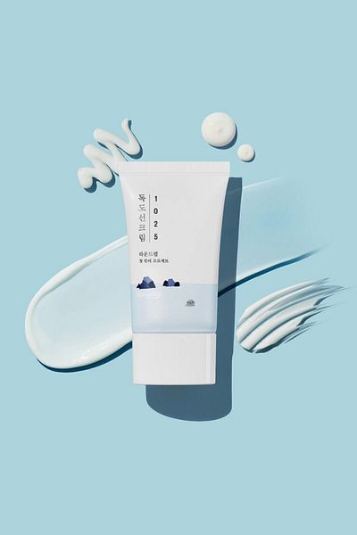 Round Lab 1025 Dokdo Sunscreen (KORENDY) كريم الشمس المضاد للعيوب مع الشاي الأخضر 50 مل