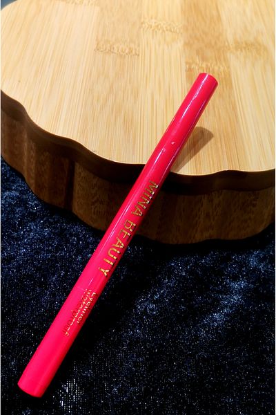 Monalisa Home Luxurious Glamorous Red Eyeliner