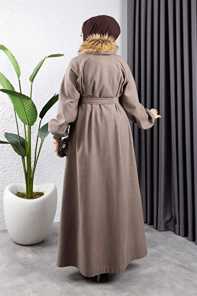 Mec Fashion Μαντό με στάμπα βιζόν - Λεπτομέρεια από γούνα