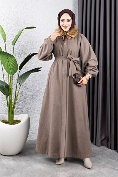 Mec Fashion Μαντό με στάμπα βιζόν - Λεπτομέρεια από γούνα