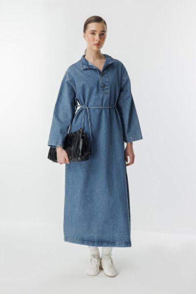 Hooopstore فستان جينا باللون الأزرق الفاتح مع تفاصيل طية صدر السترة