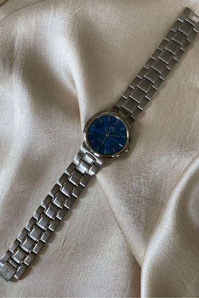 Q&Q Superior Silver Color Stainless Steel Cord Original Vintage Men Wristwatch