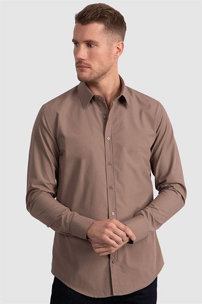 Tudors Bügelleichtes Slim Fit Langarmhemd aus Baumwolle für Herren in Braun
