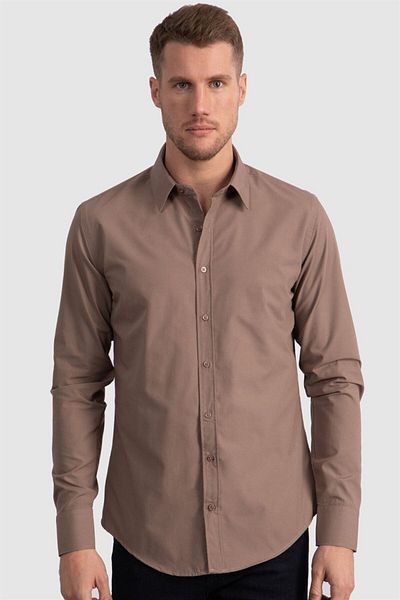 Tudors Bügelleichtes Slim Fit Langarmhemd aus Baumwolle für Herren in Braun