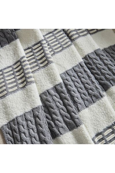 Home Box Lisse Stripe Chunky Knitted Throw 130x170 cm