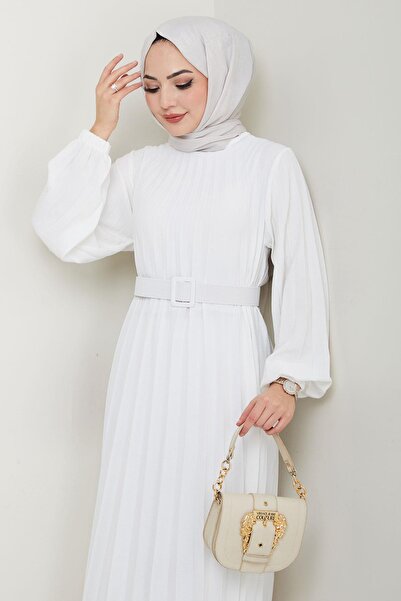 hafsamina Λευκό φόρεμα Aerobin - Με ζώνη και πλισέ HM2339