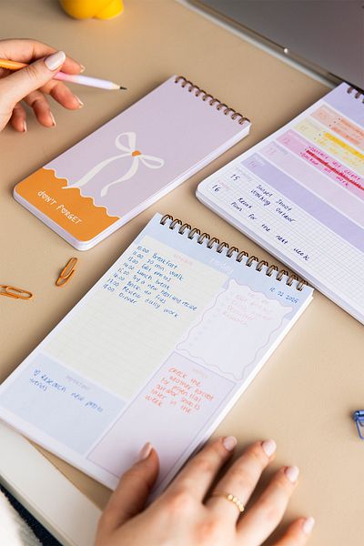 PAPERORA Комплект от 3 седмични и ежедневни неограничени планера за десктоп - абстрактен