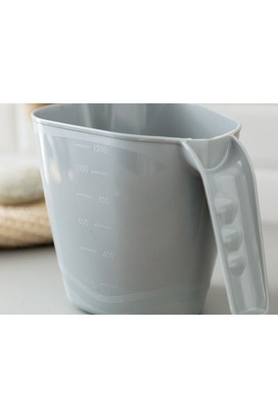 Madame Coco Graque Mug