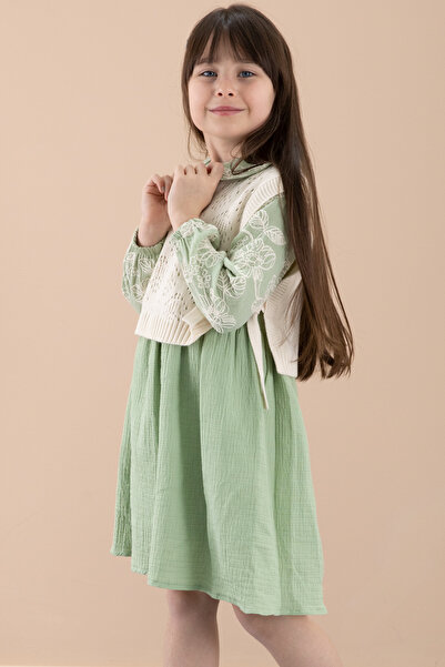 Cansın Mini Yeşil Çiçek İşlemeli Süveterli Kız Çocuk Müslin Elbise 20482