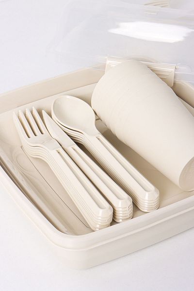 Pikas Portable Picnic Camping Set for 6 People - 32 Pieces with Service and Carrying Bag