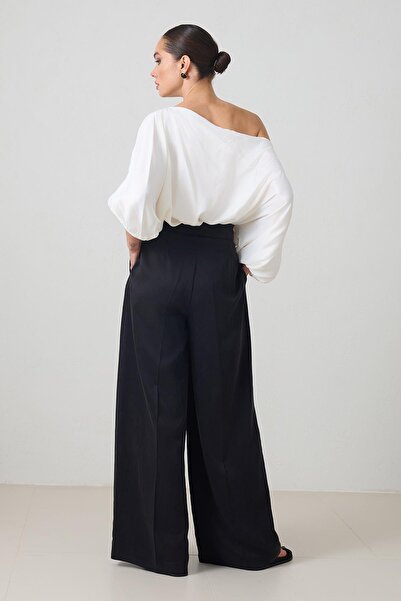 Setre Pantaloni negri cu tăietură relaxată, cu buzunar și detaliu în talie