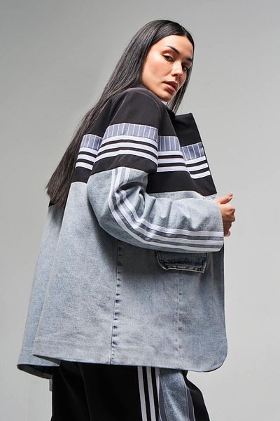 its basic Jachetă de denim supradimensionată pentru femei, din țesătură de culoare denim, cu dungi fragmentate