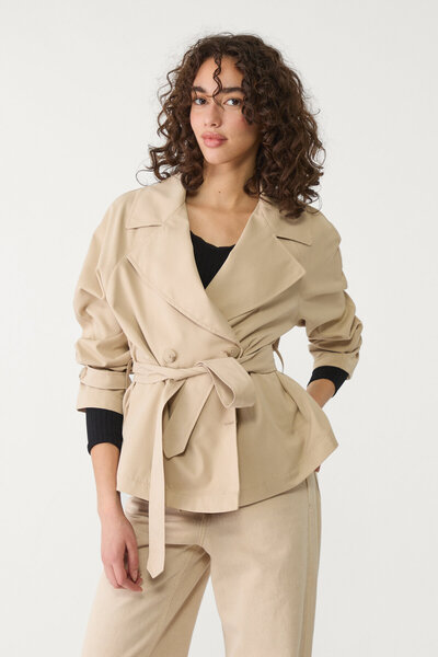 Stradivarius Kemerli ve dökümlü kısa trençkot