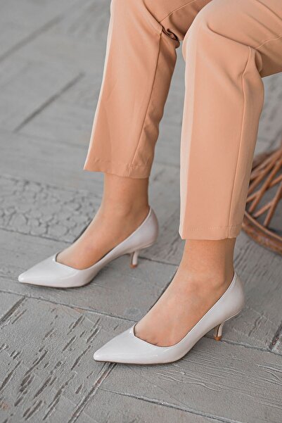 Parponi Rumi Low Heeled Patent Leather Stiletto Ecru